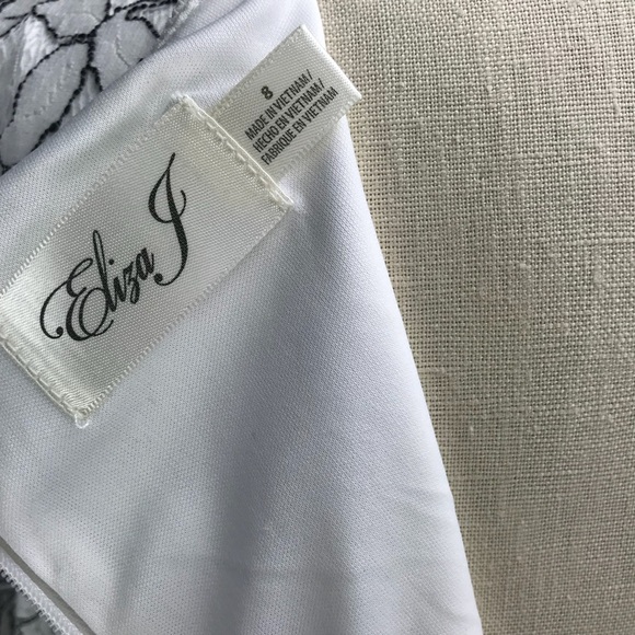 Eliza J Floral Lace Shift Dress with Bells Sleeves - Picture 4 of 6